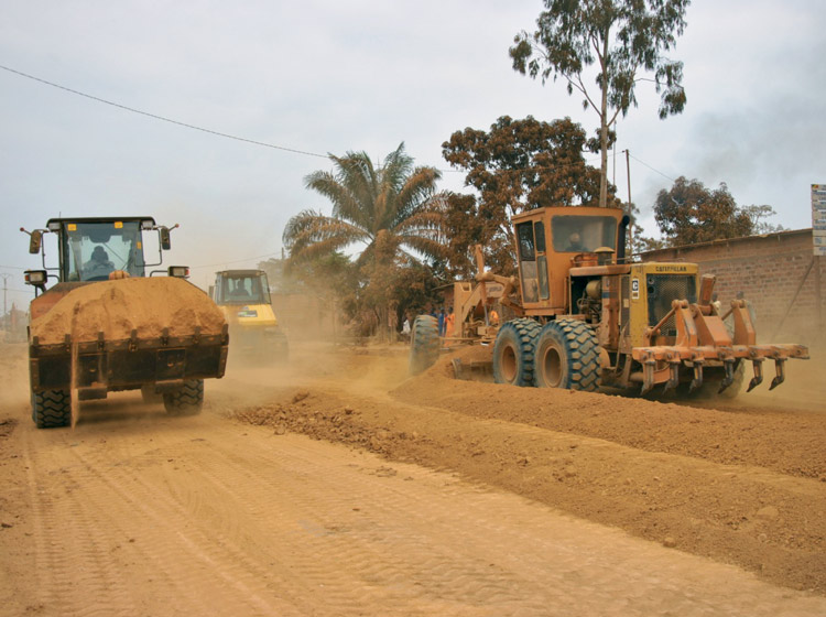 COSTRUZIONE STRADE PRESSO NKAY