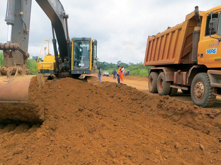 LAVORI STRADALI IN CONGO