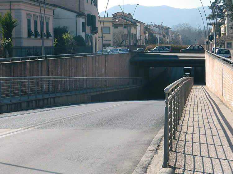 SOTTOVIA CARRABILE A LUCCA